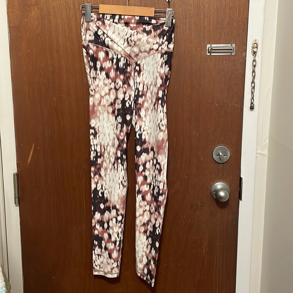 NWOT Aerie Crossover Waist Printed Leggings - Picture 2 of 6